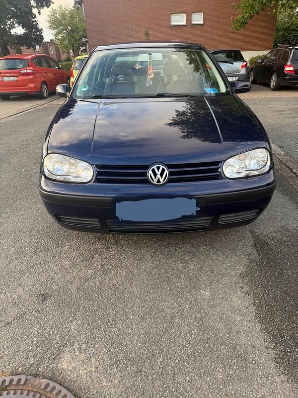 Blau Gebraucht 2001 VW Golf IV Kleinwagen | 2.200 € (Etwas zu teuer) - Bild 1/4