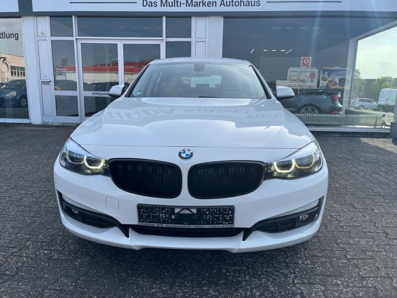 Gebraucht BMW 318 Sport Line 150 PS (110 kW) 2017 Weiß Limousine