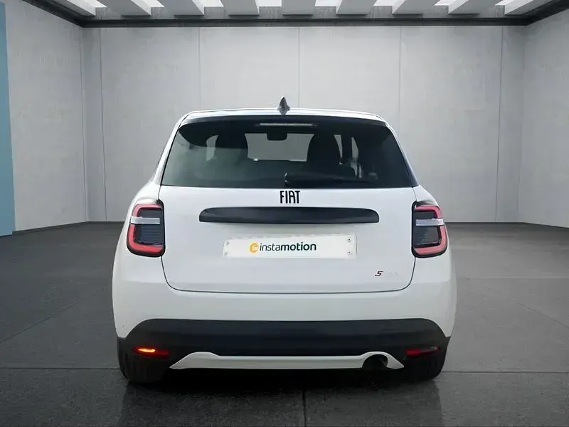 Neu Fiat 600 101 PS (74 kW) 2026 Weiß SUV