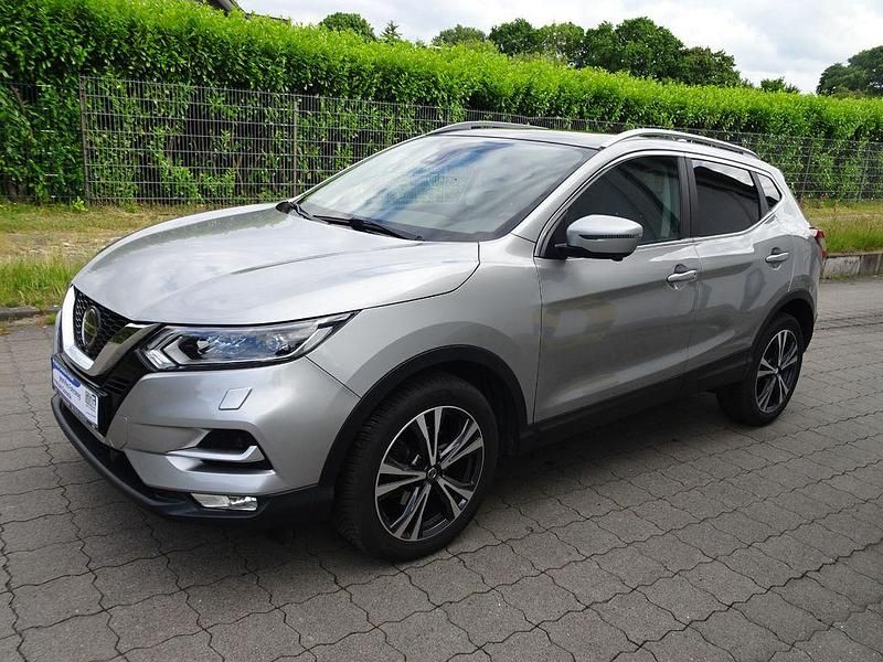 Grau Gebraucht 2018 Nissan Qashqai N-Connecta SUV | 15.990 € (Fairer Preis) - Bild 1/4