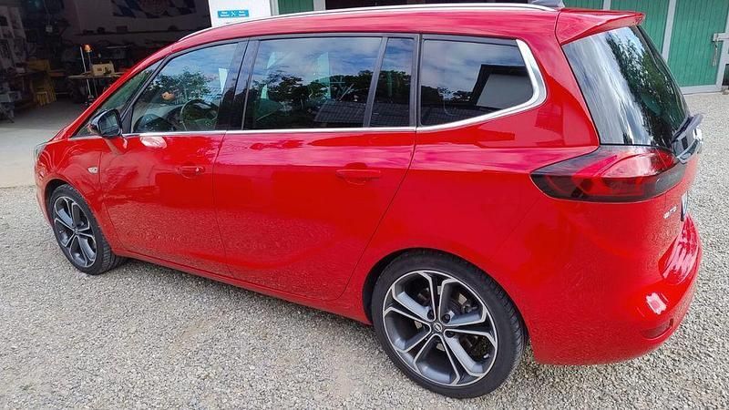 Rot Gebraucht 2019 Opel Zafira Life Innovation Van | 17.800 € (Superpreis) - Bild 1/4