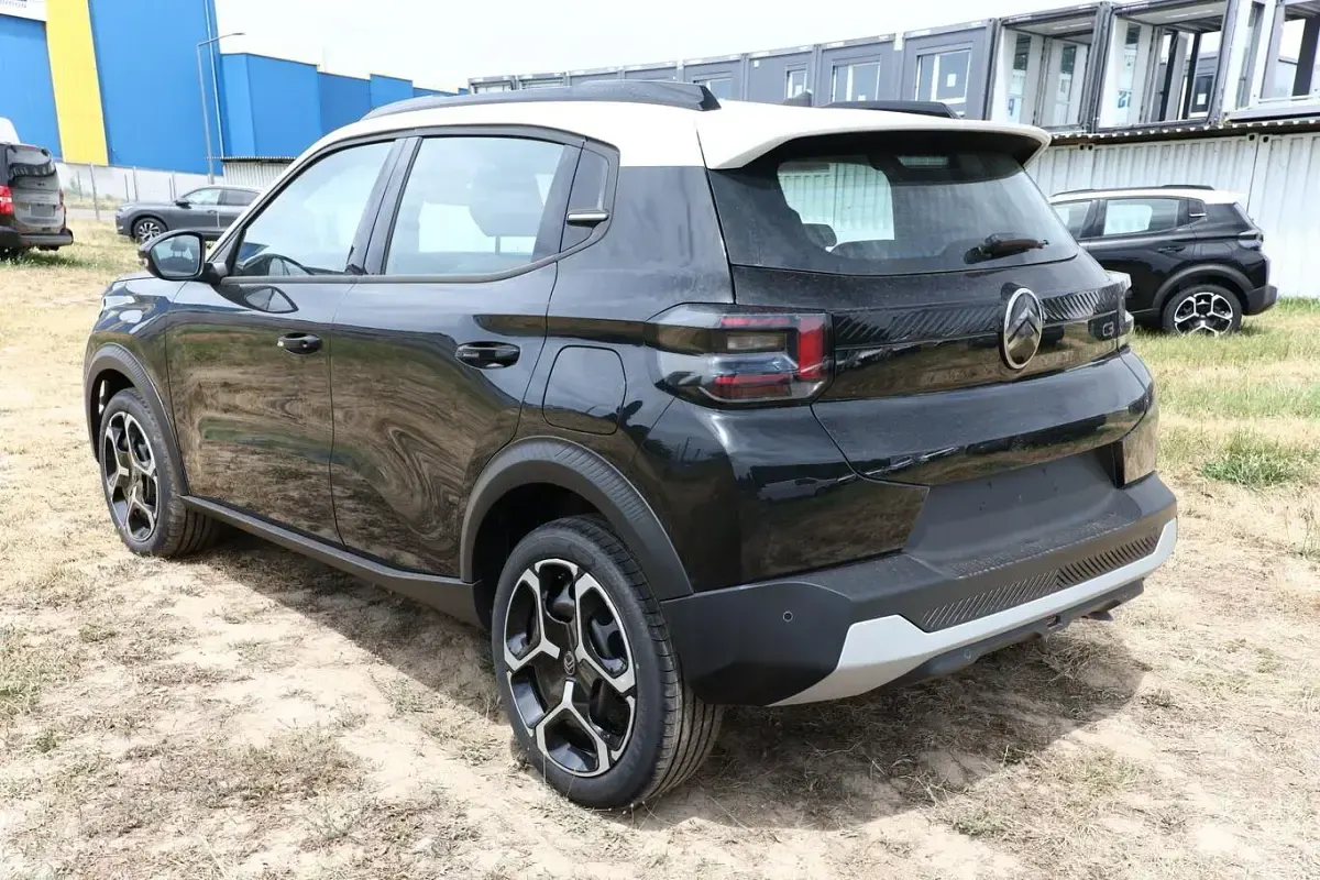 Neu Citroën C3 101 PS (74 kW) 2026 Perla nera schwarz metallic / da SUV