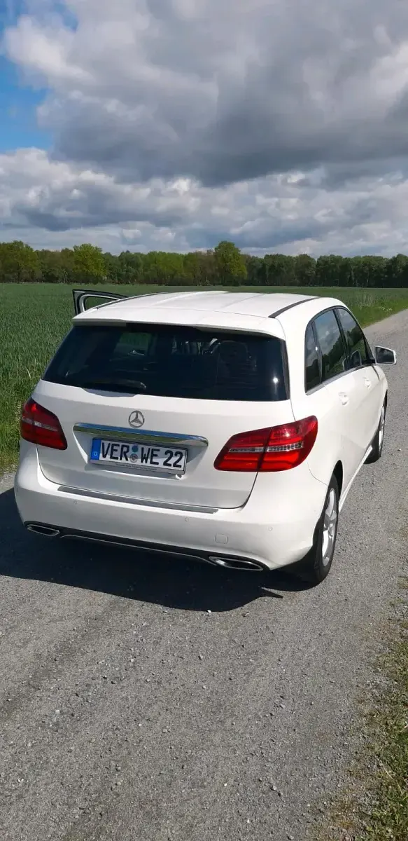 Gebraucht Mercedes B200 Urban 156 PS (114 kW) 2017 Weiß Van / Kleinbus