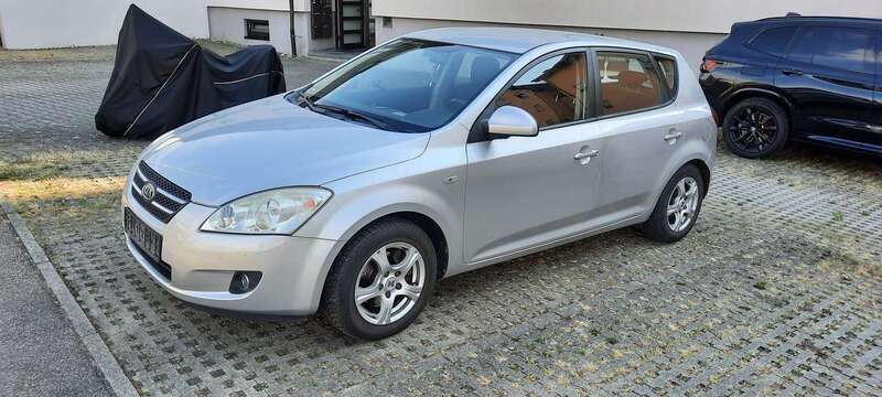 Silber Gebraucht 2009 Kia Ceed Kleinwagen | 1.950 € (Guter Preis) - Bild 1/4