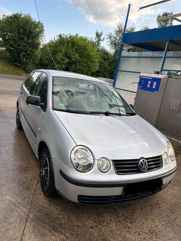 Grau Gebraucht 2005 VW Polo Basis Limousine | 1.500 € (Fairer Preis) - Bild 1/4