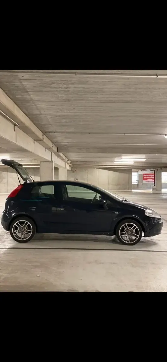 Gebraucht Fiat Grande Punto 65 PS (47 kW) 2010 Blau Kleinwagen