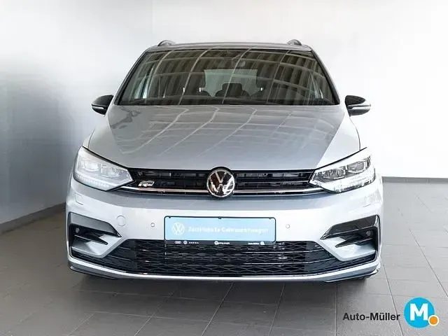 Gebraucht VW Touran Highline 150 PS (110 kW) 2025 Silber Van / Kleinbus