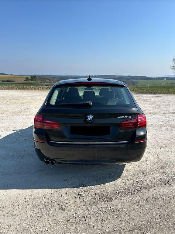 Gebraucht BMW 520 Luxury Line 190 PS (139 kW) 2015 Schwarz Limousine