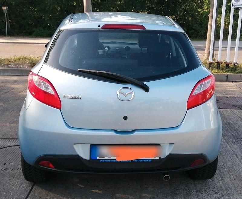 Second-hand Mazda 2 75 CP (55 kW) 2011 Albastru Hatchback