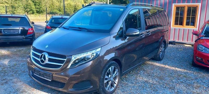 Braun Gebraucht 2014 Mercedes V220 Edition Van / Kleinbus | 28.000 € (Fairer Preis) - Bild 1/4