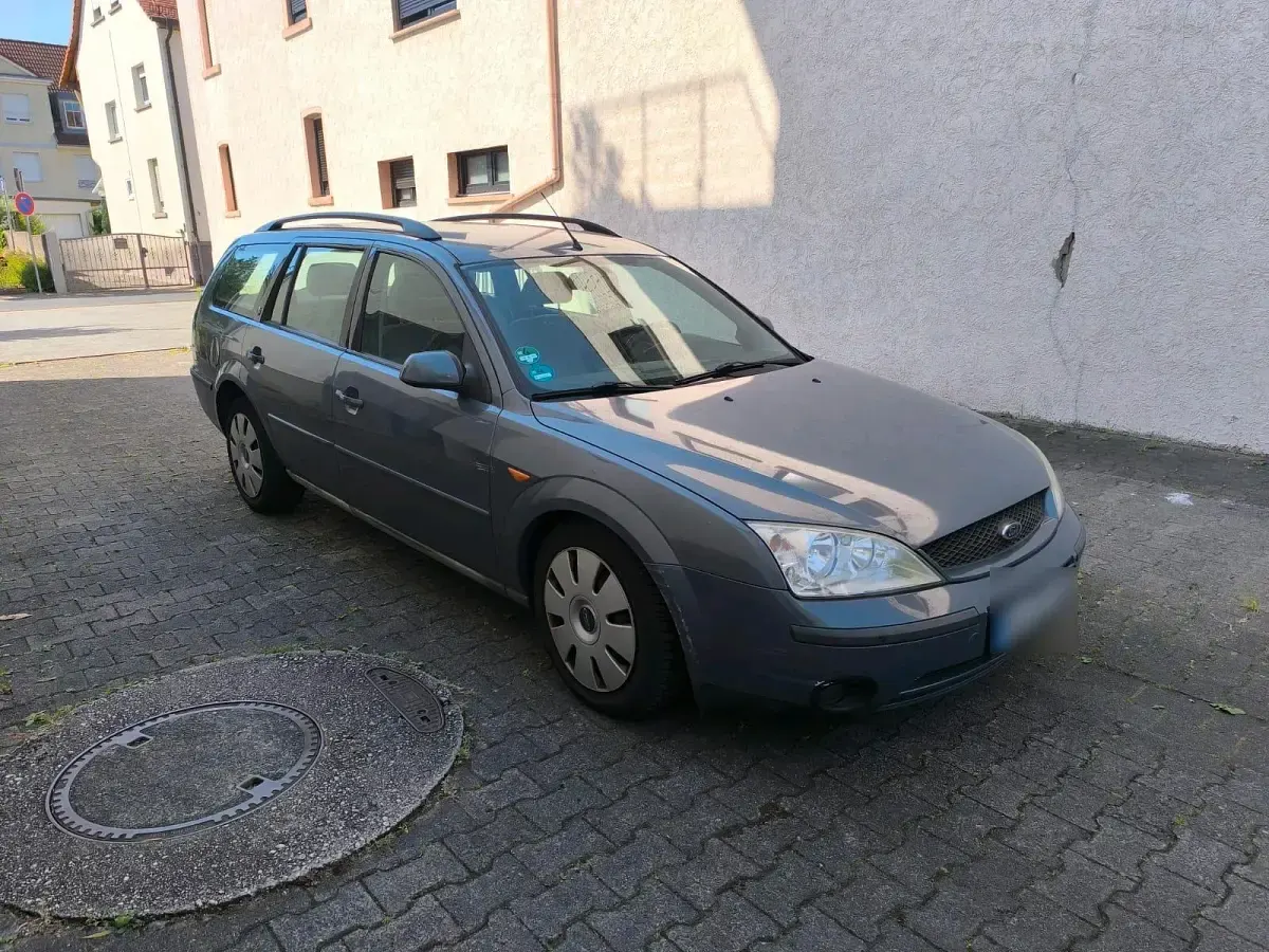 Gebraucht Ford Mondeo 125 PS (91 kW) 2001 Blau Kombi