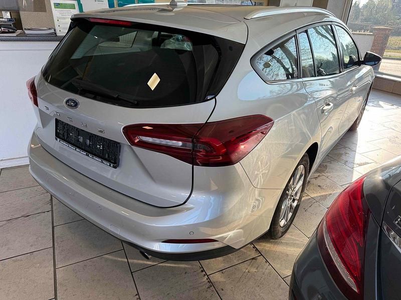 Gebraucht Ford Focus Titanium 120 PS (88 kW) 2022 Silber Kombi