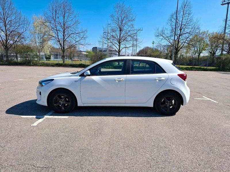 Gebraucht Kia Rio Attract 84 PS (61 kW) 2020 Weiß Limousine