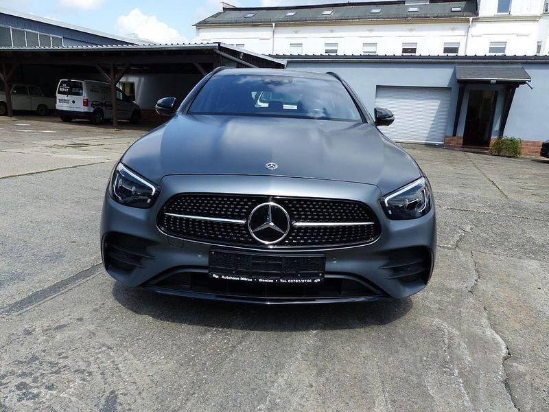 Grau Gebraucht 2021 Mercedes E300 AMG Kombi | 39.999 € (Teuer) - Bild 1/4