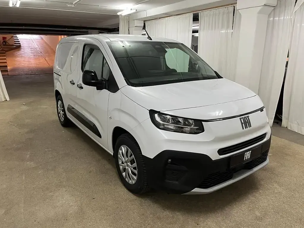 Neu Fiat Doblò 131 PS (96 kW) 2026 Weiß Van / Kleinbus