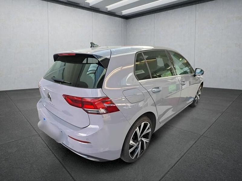 Gebraucht VW Golf VIII 131 PS (96 kW) 2024 Grau Kleinwagen