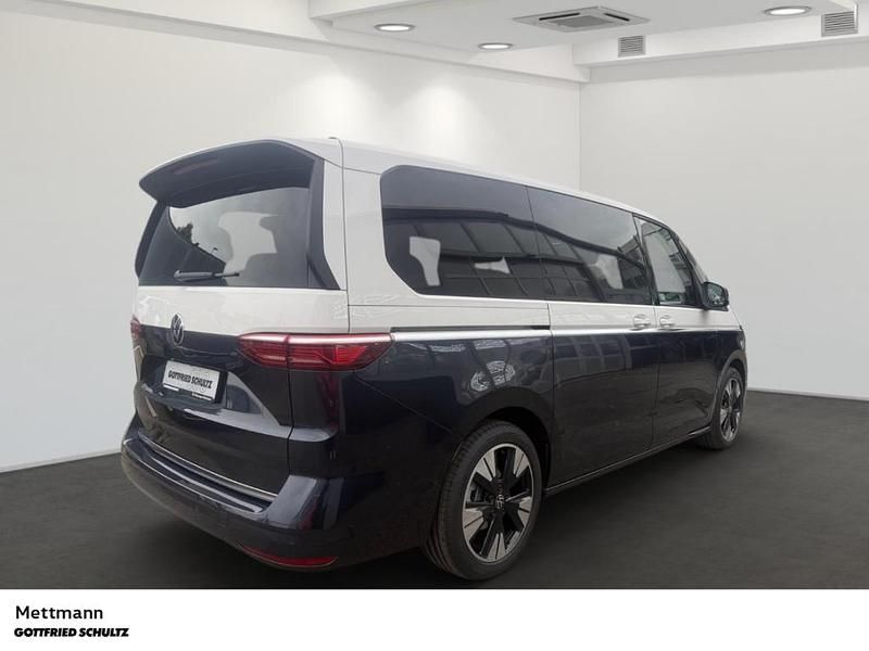 Second-hand VW Multivan Style 150 CP (110 kW) 2025 Alb Monovolum