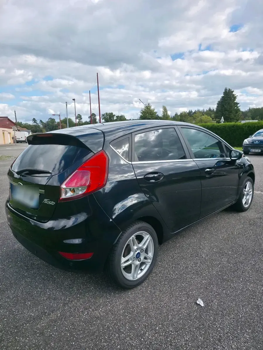 Gebraucht Ford Fiesta Titanium 125 PS (91 kW) 2015 Schwarz Kleinwagen
