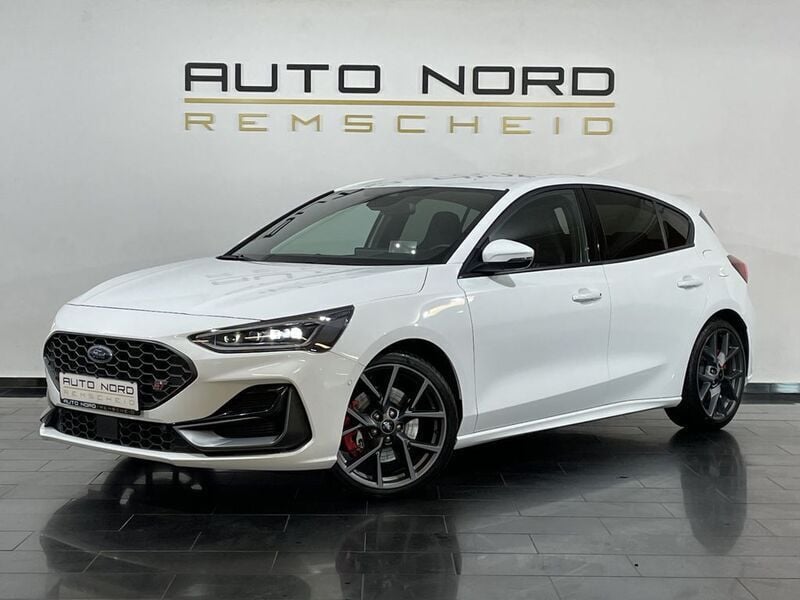 Weiß Gebraucht 2022 Ford Focus ST Limousine | 32.290 € (Etwas zu teuer) - Bild 1/4