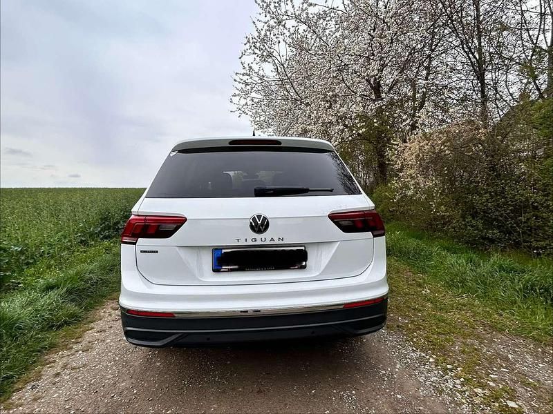 Gebraucht VW Tiguan Allspace Life 150 PS (110 kW) 2023 Weiß SUV