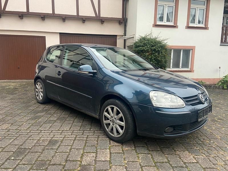 Grau Gebraucht 2005 VW Golf V Limousine | 850 € (Superpreis) - Bild 1/4