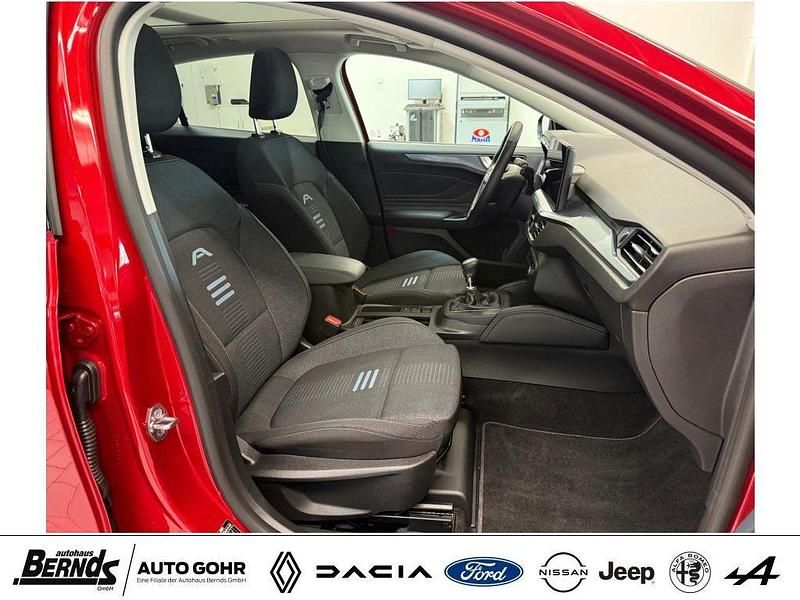 Gebraucht Ford Focus Active X 125 PS (91 kW) 2024 Fantasticrot metallic (pn4jg) Limousine