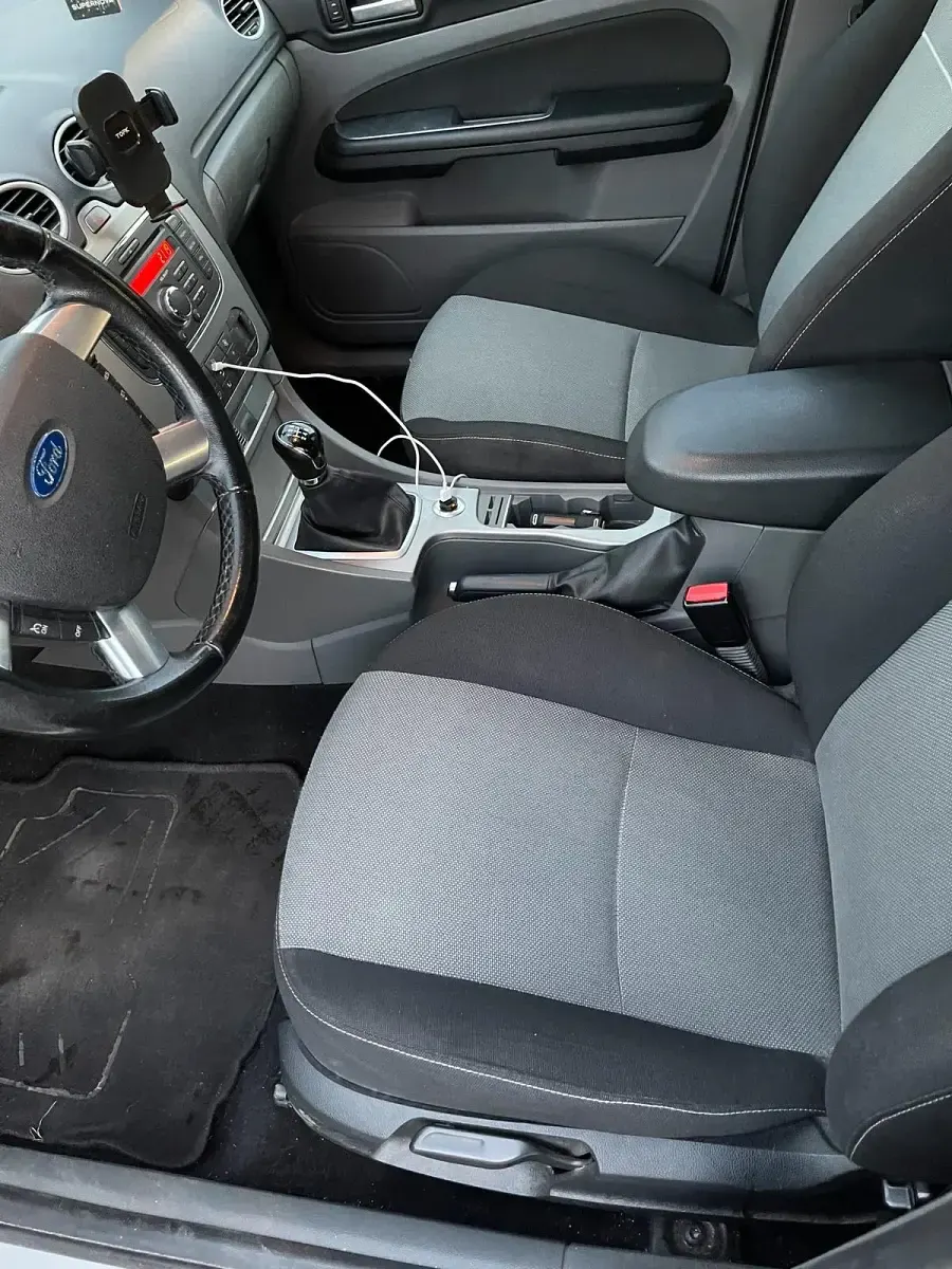 Gebraucht Ford Focus 115 PS (84 kW) 2011 Silber Kombi