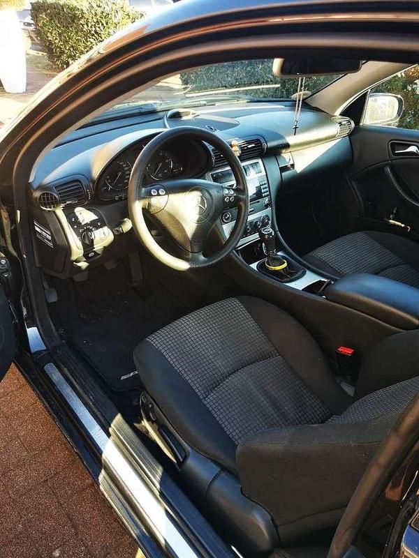 Gebraucht Mercedes C220 150 PS (110 kW) 2007 Schwarz Coupé