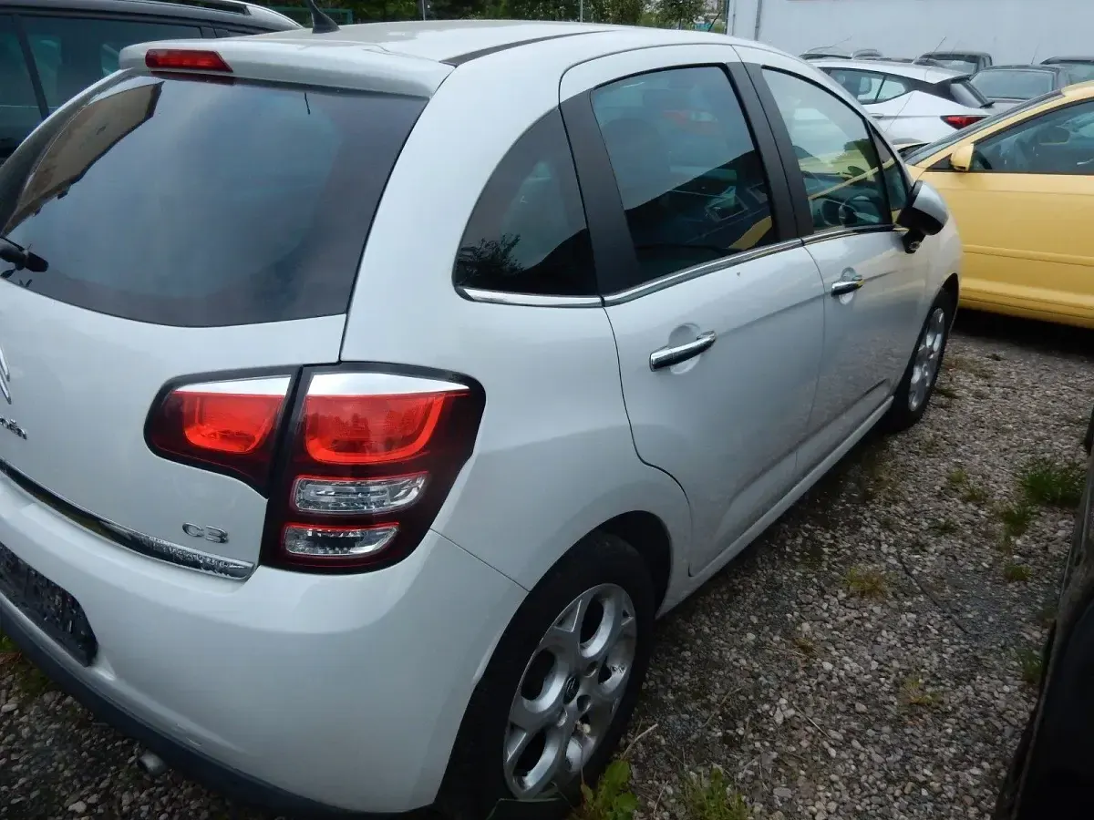 Używany Citroën C3 SELECTION 82 KM (60 kW) 2016 Biały Sedan/Limuzyna
