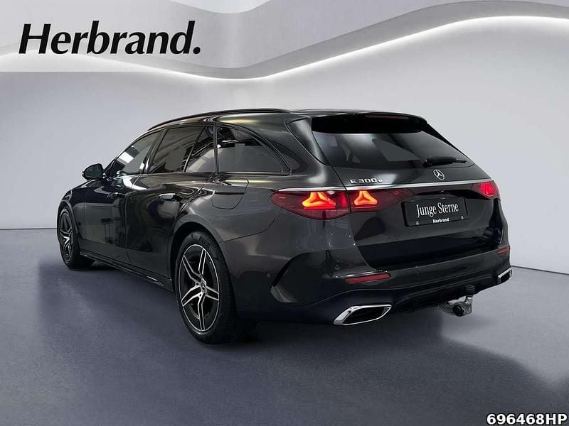 Gebraucht Mercedes E300 AMG 313 PS (230 kW) 2024 Metalliclack graphitgrau Kombi