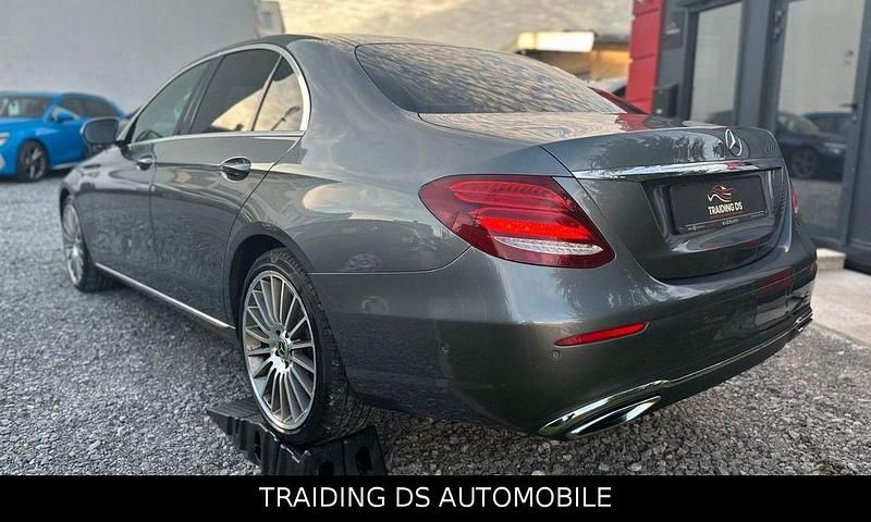 Gebraucht Mercedes E220 Avantgarde 194 PS (142 kW) 2018 Selenitgrau Limousine
