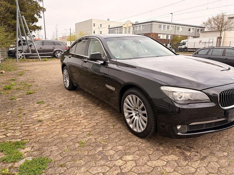 Gebraucht BMW 740 326 PS (239 kW) 2010 Schwarz Limousine