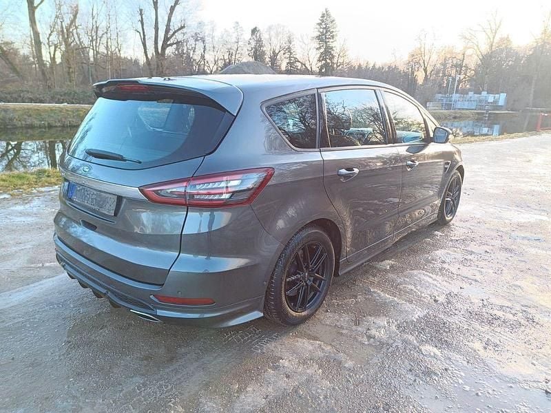 Grau Gebraucht 2018 Ford S-MAX ST-Line Van / Kleinbus | 19.900 € (Fairer Preis) - Bild 1/4