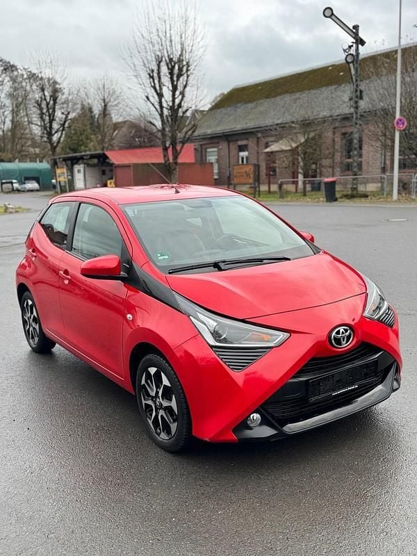 Gebraucht Toyota Aygo 72 PS (52 kW) 2020 Rot Kleinwagen