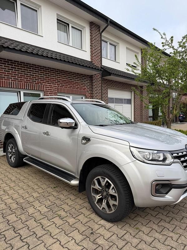 Second-hand Renault Alaskan 190 CP (139 kW) 2017 Argintiu Pickup