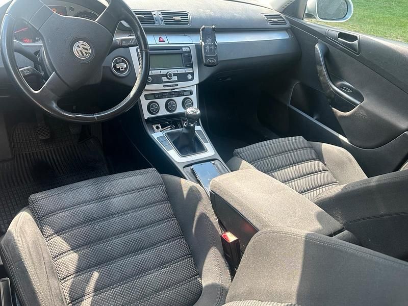 Silber Gebraucht 2008 VW Passat Kombi | 999 € (Superpreis) - Bild 1/4