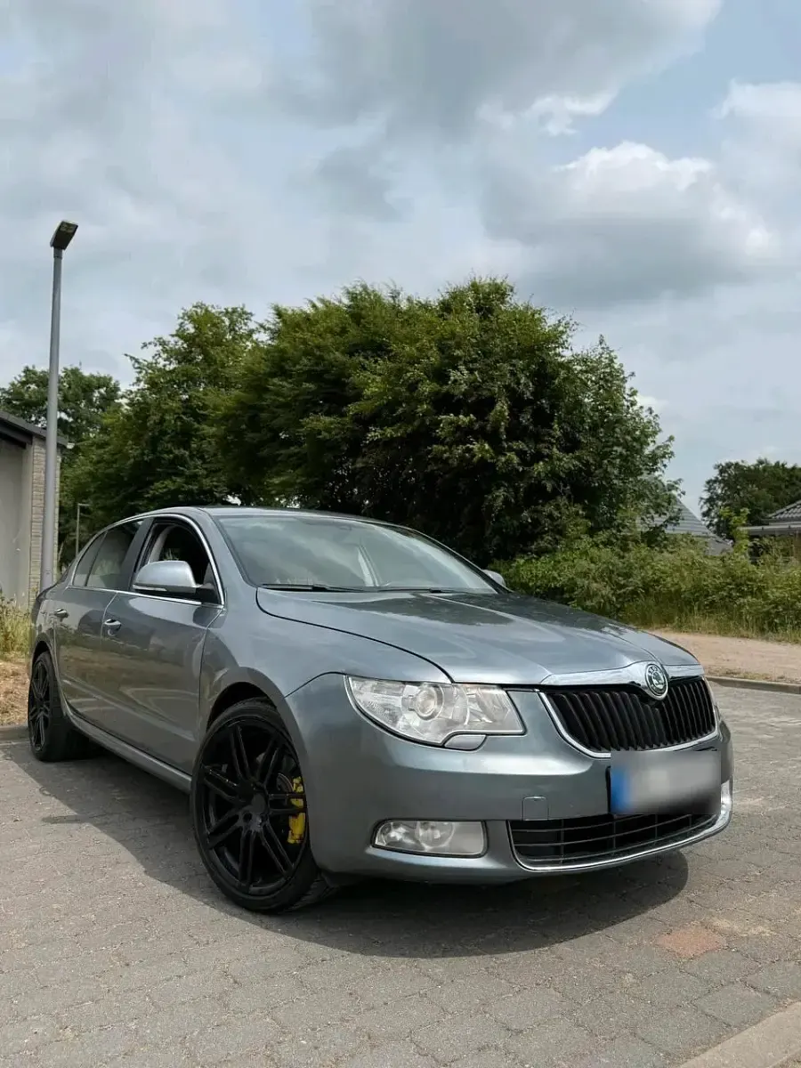 Gebraucht Skoda Superb 166 PS (122 kW) 2013 Blau Limousine