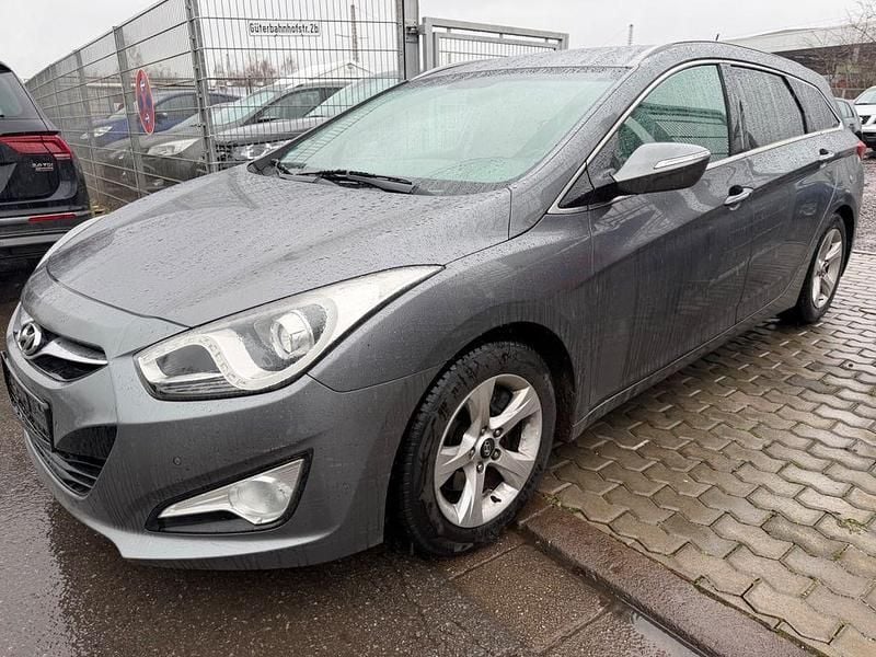 Silber Gebraucht 2011 Hyundai i40 Style Kombi | 3.900 € (Fairer Preis) - Bild 1/4