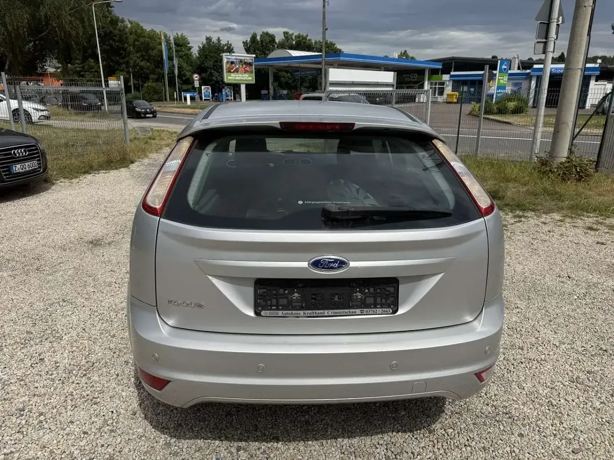 Gebraucht Ford Focus Titanium 101 PS (74 kW) 2010 Silber Limousine