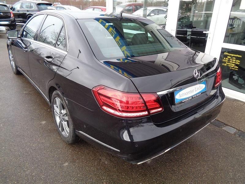 Gebraucht Mercedes E220 170 PS (125 kW) 2015 Schwarz Limousine