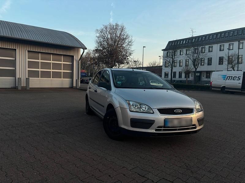 Gebraucht Ford Focus 100 PS (73 kW) 2006 Grau Kleinwagen