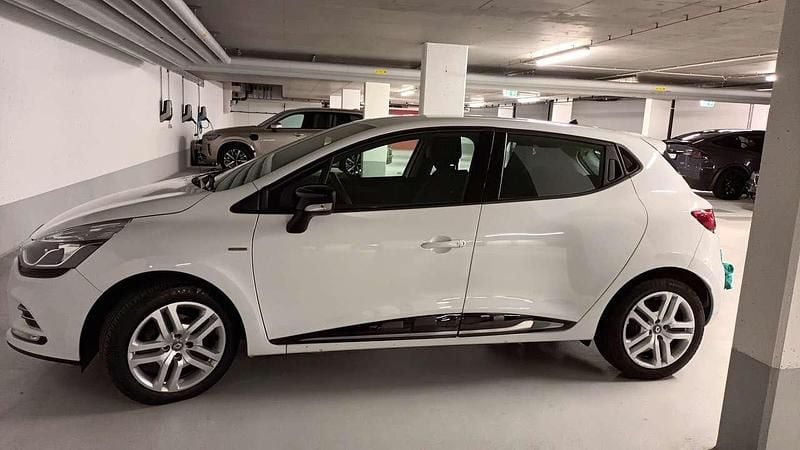 Weiß Gebraucht 2019 Renault Clio IV LIMITED Limousine | 7.950 € (Guter Preis) - Bild 1/4