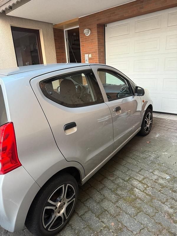 Gebraucht Suzuki Alto 68 PS (50 kW) 2013 Silber Kleinwagen