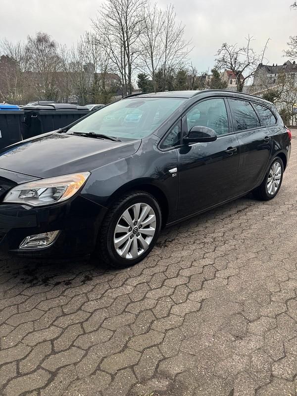 Second-hand Opel Astra 125 CP (91 kW) 2012 Negru Break