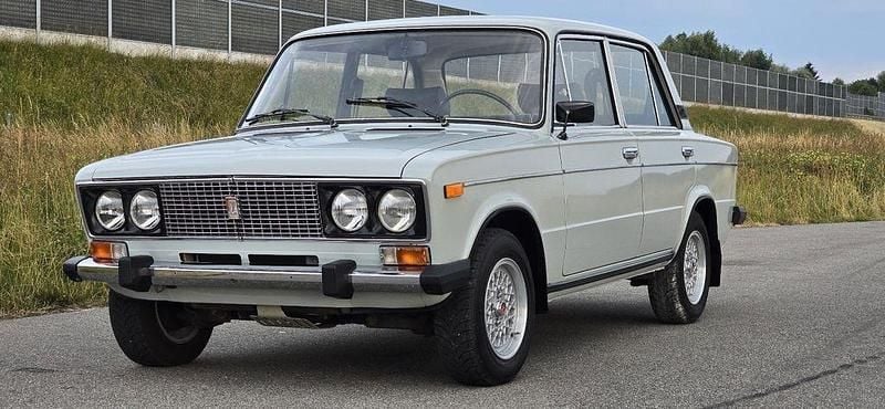 Grau Gebraucht 1989 Lada 2106 Limousine | 7.990 € - Bild 1/4