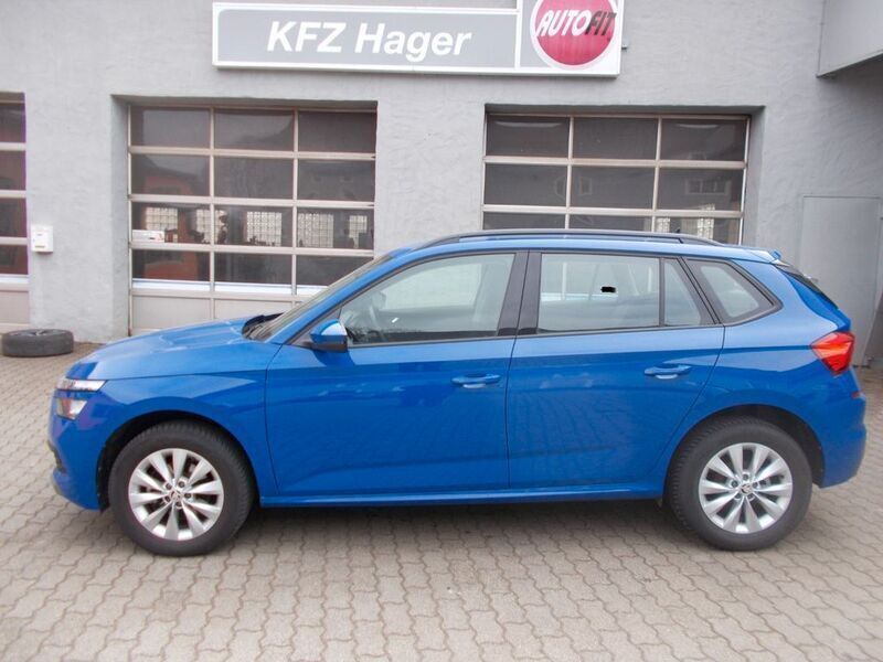 Blau Gebraucht 2021 Skoda Kamiq Ambition SUV | 18.490 € (Guter Preis) - Bild 1/4