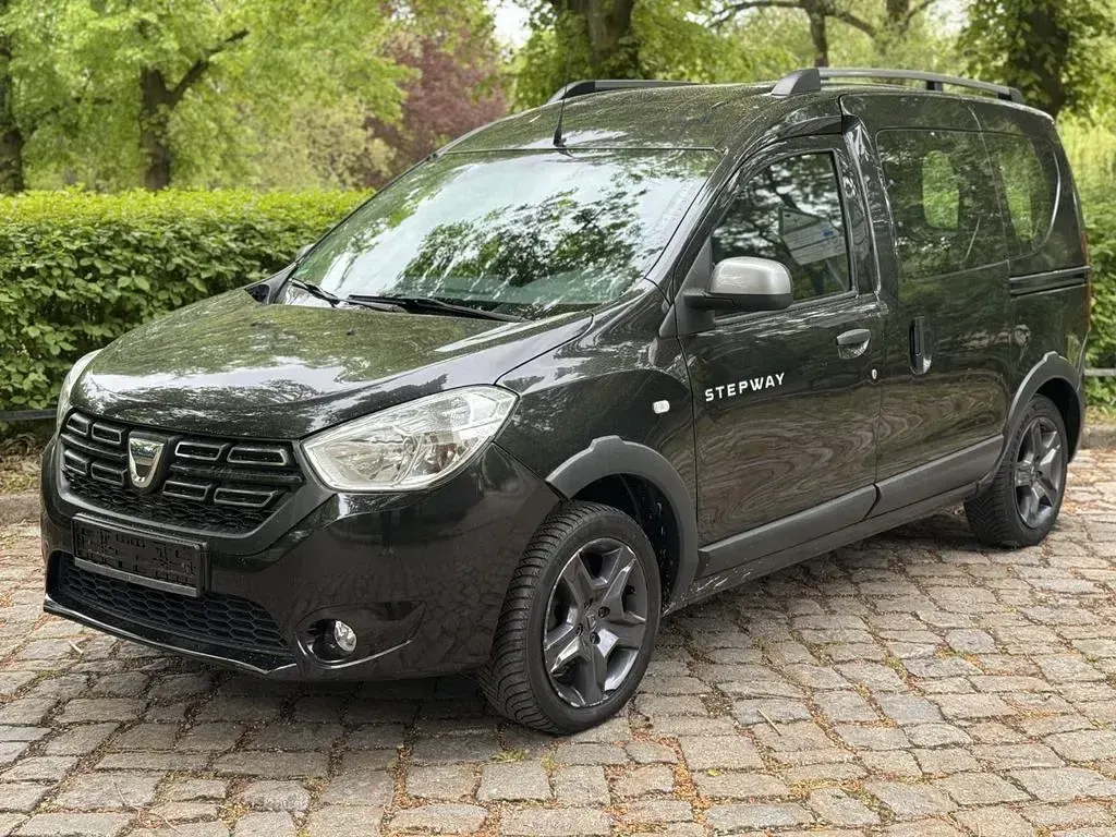 Gebraucht Dacia Dokker Stepway 90 PS (66 kW) 2017 Schwarz Van / Kleinbus