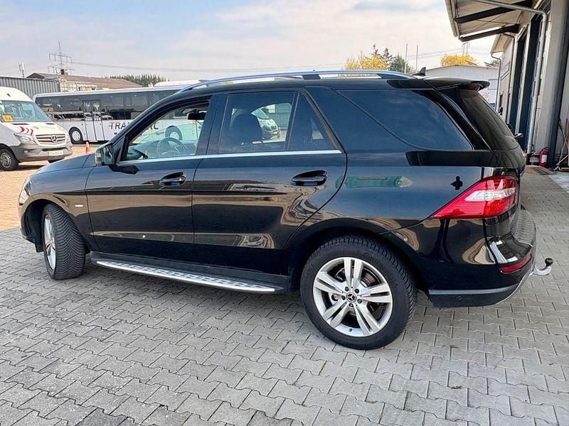 Gebraucht Mercedes ML250 204 PS (150 kW) 2012 Schwarz SUV