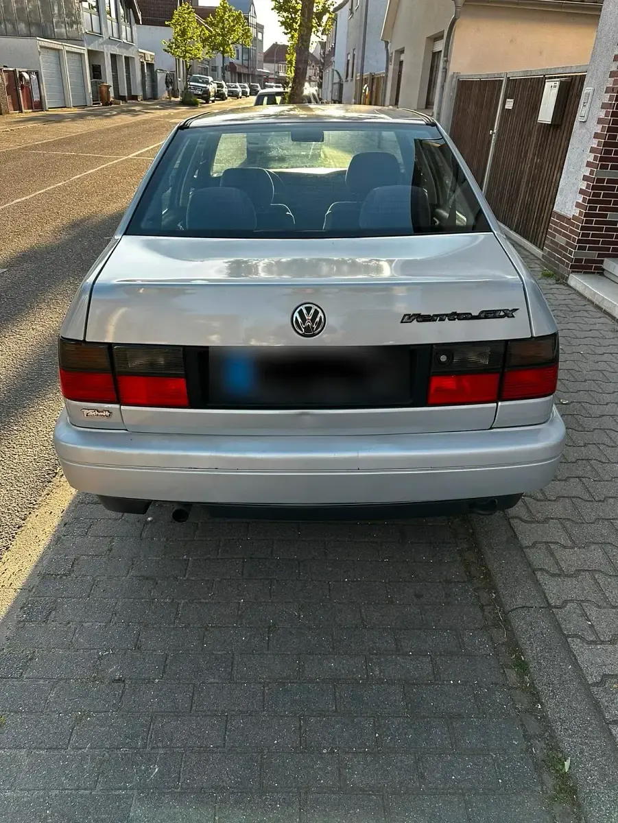 Gebraucht VW Vento 75 PS (55 kW) 1997 Silber Limousine