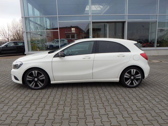 Gebraucht Mercedes A180 122 PS (89 kW) 2014 Weiß Limousine